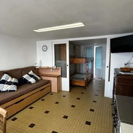 En Bord De Mer Avec Veranda Et Cour Privative, 2 Chambres, Pour 5/6 Personnes, - Fr-1-730-17