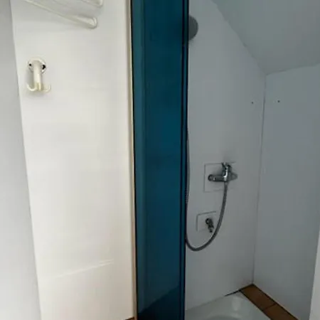 En Bord De Mer Avec Veranda Et Cour Privative, 2 Chambres, Pour 5/6 Personnes, - Fr-1-730-17 דירה קאנד